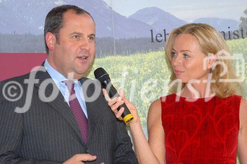 Bundesminister Josef Pröll im Gespräch mit Moderatorin Isabella Krassnitzer