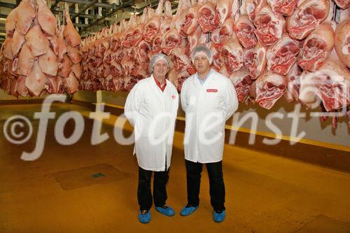 (C) Fotodienst/Anna Rauchenberger - Wien 11.09.2007 - GENUSS REGION ÖSTERREICH: Genuss Profi Tullnerfelder Schwein. FOTO: Mag. Rudolf Berger, Geschäftsführer Berger Fleischwaren führt Norbert Payr, Chef und Koch im 