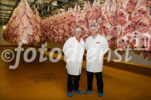 (C) Fotodienst/Anna Rauchenberger - Wien 11.09.2007 - GENUSS REGION ÖSTERREICH: Genuss Profi Tullnerfelder Schwein. FOTO: Mag. Rudolf Berger, Geschäftsführer Berger Fleischwaren führt Norbert Payr, Chef und Koch im 