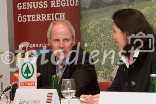 Kärntens Genussregionen wachsen. SPAR setzt auf Produktvorteile von regionalen Lebensmitteln. v.l.n.r.: Dir. Manfred Schweighofer, Sekt. Leiterin DI Edith Klauser