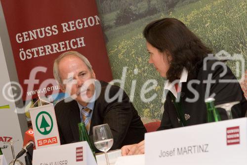 Kärntens Genussregionen wachsen. SPAR setzt auf Produktvorteile von regionalen Lebensmitteln. v.l.n.r.: Dir. Manfred Schweighofer, Sekt. Leiterin DI Edith Klauser