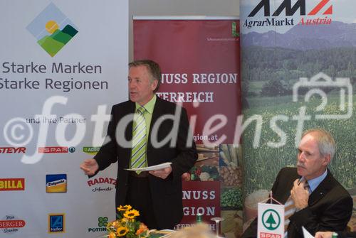 Kärntens Genussregionen wachsen. SPAR setzt auf Produktvorteile von regionalen Lebensmitteln. Dir. Manfred Schweighofer (li)