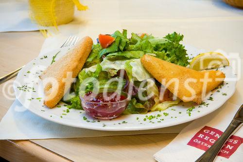 Gebackener Emmentaler im Restaurant der Schaukäserei des Käsehofs in Schleedorf
© fotodienst.at/Chris Hofer