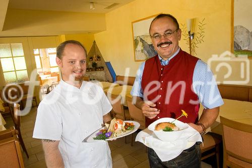 Koch Mario Moises und sein Chef und Genuss Profi Fritz Maislinger, der in der Region bekannte Gastagwirt
© fotodienst.at/Chris Hofer