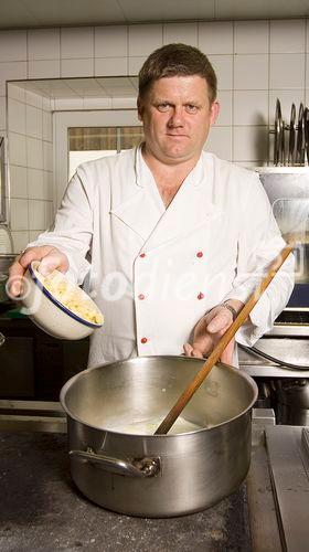 Hans Geisler, Chef und Koch im Hotel Alpenhof in der Genuss Region Kaiserwinkl
Foto: Mühlanger
