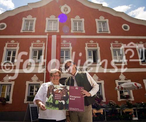 Genuss Region Österreich - Pinzgauer Rind, Anneliese und Robert Klackl, vor der Meilinger Taverne in Mittersill
Foto: Mühlanger
