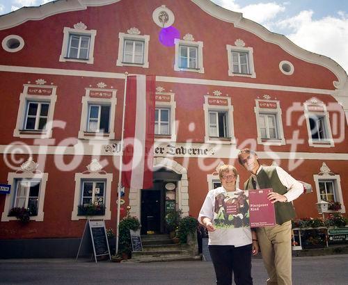 Genuss Region Österreich - Pinzgauer Rind, Anneliese und Robert Klackl, vor der Meilinger Taverne in Mittersill
Foto: Mühlanger
