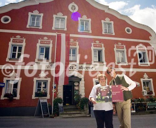 Genuss Region Österreich - Pinzgauer Rind, Anneliese und Robert Klackl, vor der Meilinger Taverne in Mittersill
Foto: Mühlanger
