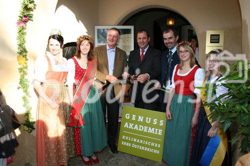 AMA GF Stephan Mikinovic, BM Josef Pröll, LR Josef  Plank bei der feierlichen eröffnung der Genuss Akademie auf Schloss Ottenstein