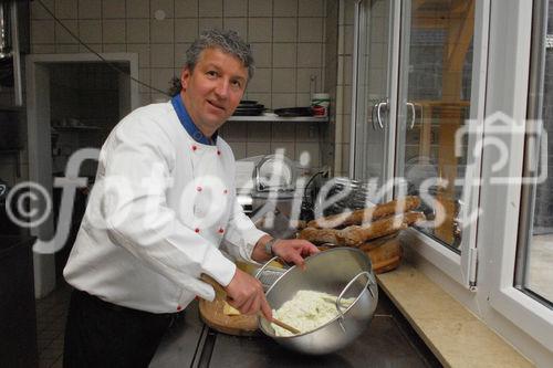 Eine Reportage im Hotel Krone im Bregenzerwald mit Geschäftsführer und Koch Nussbaumer Manfred.
Die Region Bregenzerwälder Alp- und Bergkäse  ist von Bundesminister Josef Pröll im Jahre 2006 im Rahmen der GENUSS REGION ÖSTERREICH, eine Kampagne zur Stärkung der regionalen Vielfalt und des ländlichen Raumes, ausgezeichnet worden. (www.genuss-region.at)
