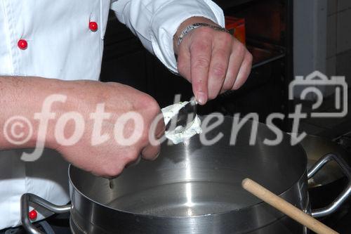 Eine Reportage im Hotel Krone im Bregenzerwald mit Geschäftsführer und Koch Nussbaumer Manfred.
Die Region Bregenzerwälder Alp- und Bergkäse  ist von Bundesminister Josef Pröll im Jahre 2006 im Rahmen der GENUSS REGION ÖSTERREICH, eine Kampagne zur Stärkung der regionalen Vielfalt und des ländlichen Raumes, ausgezeichnet worden. (www.genuss-region.at)
