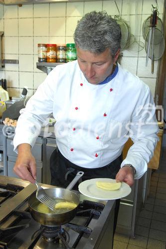 Eine Reportage im Hotel Krone im Bregenzerwald mit Geschäftsführer und Koch Nussbaumer Manfred.
Die Region Bregenzerwälder Alp- und Bergkäse  ist von Bundesminister Josef Pröll im Jahre 2006 im Rahmen der GENUSS REGION ÖSTERREICH, eine Kampagne zur Stärkung der regionalen Vielfalt und des ländlichen Raumes, ausgezeichnet worden. (www.genuss-region.at)
