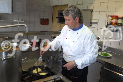 Eine Reportage im Hotel Krone im Bregenzerwald mit Geschäftsführer und Koch Nussbaumer Manfred.
Die Region Bregenzerwälder Alp- und Bergkäse  ist von Bundesminister Josef Pröll im Jahre 2006 im Rahmen der GENUSS REGION ÖSTERREICH, eine Kampagne zur Stärkung der regionalen Vielfalt und des ländlichen Raumes, ausgezeichnet worden. (www.genuss-region.at)
