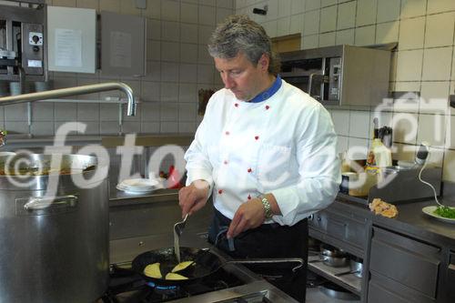 Eine Reportage im Hotel Krone im Bregenzerwald mit Geschäftsführer und Koch Nussbaumer Manfred.
Die Region Bregenzerwälder Alp- und Bergkäse  ist von Bundesminister Josef Pröll im Jahre 2006 im Rahmen der GENUSS REGION ÖSTERREICH, eine Kampagne zur Stärkung der regionalen Vielfalt und des ländlichen Raumes, ausgezeichnet worden. (www.genuss-region.at)
