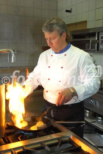 Eine Reportage im Hotel Krone im Bregenzerwald mit Geschäftsführer und Koch Nussbaumer Manfred.
Die Region Bregenzerwälder Alp- und Bergkäse  ist von Bundesminister Josef Pröll im Jahre 2006 im Rahmen der GENUSS REGION ÖSTERREICH, eine Kampagne zur Stärkung der regionalen Vielfalt und des ländlichen Raumes, ausgezeichnet worden. (www.genuss-region.at)
