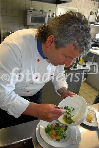 Eine Reportage im Hotel Krone im Bregenzerwald mit Geschäftsführer und Koch Nussbaumer Manfred.
Die Region Bregenzerwälder Alp- und Bergkäse  ist von Bundesminister Josef Pröll im Jahre 2006 im Rahmen der GENUSS REGION ÖSTERREICH, eine Kampagne zur Stärkung der regionalen Vielfalt und des ländlichen Raumes, ausgezeichnet worden. (www.genuss-region.at)
