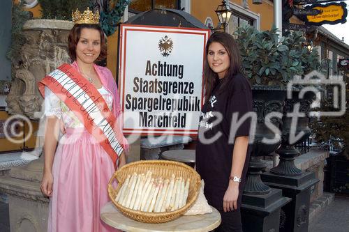 (C)fotodienst/Mag. Daniel Katzinger - Wien 05.04.2007Genuss Profi MarchfelderspargelFoto v.l.: Karina Kaiser (Spargelkönigin 2007), Caroline Grossmann (Ex-Spargelkönigin 2006)