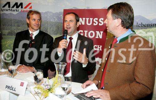 Genussregionen Österreich im Rahmen der Klagenfurter Herbstmesse, Allianz für starke Regionen mit u. a. BM Josef Pröll - Landwirtschaftsminister, LR Josef Martinz - Agrarlandesrat Kärnten, Mag. Volker Hornsteiner - Vorstandssprecher BILLA AG, Johann Verhounig - Steyer Traktoren
vl: Martinz, Pröll, Wutscher LWK