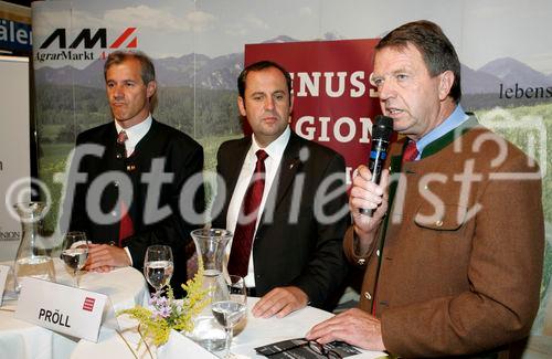 Genussregionen Österreich im Rahmen der Klagenfurter Herbstmesse, Allianz für starke Regionen mit u. a. BM Josef Pröll - Landwirtschaftsminister, LR Josef Martinz - Agrarlandesrat Kärnten, Mag. Volker Hornsteiner - Vorstandssprecher BILLA AG, Johann Verhounig - Steyer Traktoren
vl: LR Martinz, Pröll, Wutscher LWK