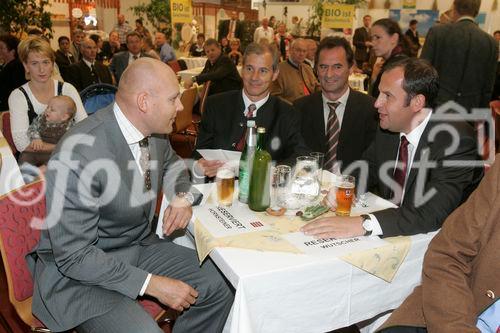 Genussregionen Österreich im Rahmen der Klagenfurter Herbstmesse, Allianz für starke Regionen mit u. a. BM Josef Pröll - Landwirtschaftsminister, LR Josef Martinz - Agrarlandesrat Kärnten, Mag. Volker Hornsteiner - Vorstandssprecher BILLA AG, Johann Verhounig - Steyer Traktoren
vl: Hornsteiner, Martinz, Gabriel Obernosterer WKK, BM Pröll