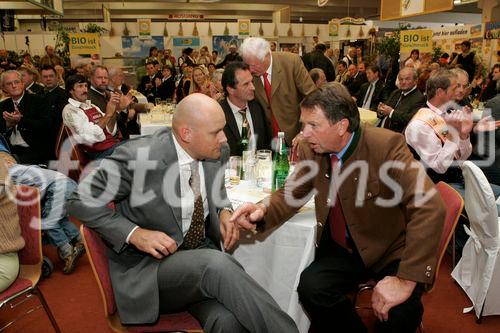 Genussregionen Österreich im Rahmen der Klagenfurter Herbstmesse, Allianz für starke Regionen mit u. a. BM Josef Pröll - Landwirtschaftsminister, LR Josef Martinz - Agrarlandesrat Kärnten, Mag. Volker Hornsteiner - Vorstandssprecher BILLA AG, Johann Verhounig - Steyer Traktoren
vl: Hornsteiner, Walfried Wutscher LWK, (hinten Gabriel Obernosterer WKK, Messepräsident Walter Dermuth)