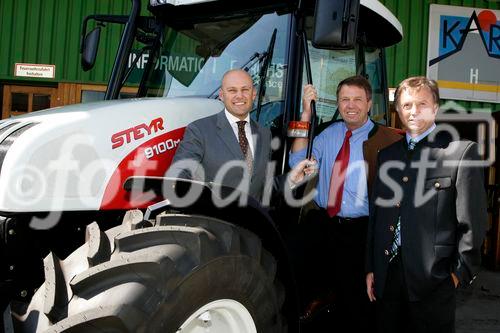 Genussregionen Österreich im Rahmen der Klagenfurter Herbstmesse, Allianz für starke Regionen mit u. a. BM Josef Pröll - Landwirtschaftsminister, LR Josef Martinz - Agrarlandesrat Kärnten, Mag. Volker Hornsteiner - Vorstandssprecher BILLA AG, Johann Verhounig - Steyer Traktoren
vl: Hornsteiner, Walfried Wutscher LWK, Verhounig