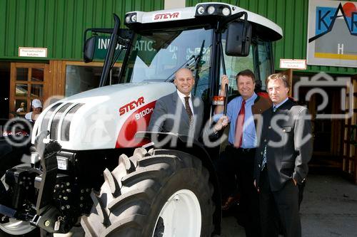 Genussregionen Österreich im Rahmen der Klagenfurter Herbstmesse, Allianz für starke Regionen mit u. a. BM Josef Pröll - Landwirtschaftsminister, LR Josef Martinz - Agrarlandesrat Kärnten, Mag. Volker Hornsteiner - Vorstandssprecher BILLA AG, Johann Verhounig - Steyer Traktoren
vl: Hornsteiner, Walfried Wutscher LWK, Verhounig