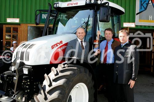 Genussregionen Österreich im Rahmen der Klagenfurter Herbstmesse, Allianz für starke Regionen mit u. a. BM Josef Pröll - Landwirtschaftsminister, LR Josef Martinz - Agrarlandesrat Kärnten, Mag. Volker Hornsteiner - Vorstandssprecher BILLA AG, Johann Verhounig - Steyer Traktoren
vl: Hornsteiner , Walfried Wutscher LWK, Verhounig