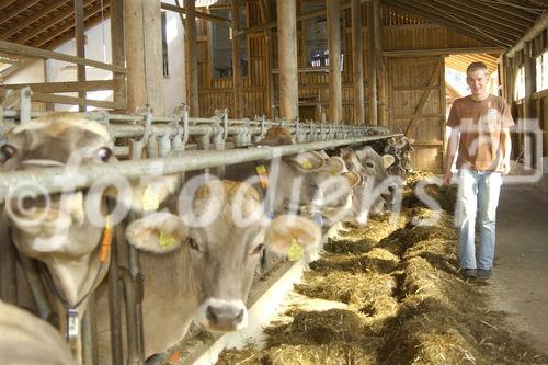 Andreas Lidauer und Wolfgang Papst (im Bild) haben sichzusammengeschlossen und verkaufen ab Hof sowieauf verschiedensten Märkten ihr Bauernhofeis.                                                    
