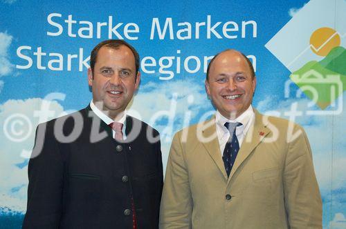 (c) fotodienst/Dan Carabas - Baden 03.09.06 - Festveranstaltung GENUSS REGIONEN ÖSTERREICH - FOTO: v.li.: 
Bundesminister Josef Pröll, CNH Steyr Österreich-Direktor Andreas Klauser 