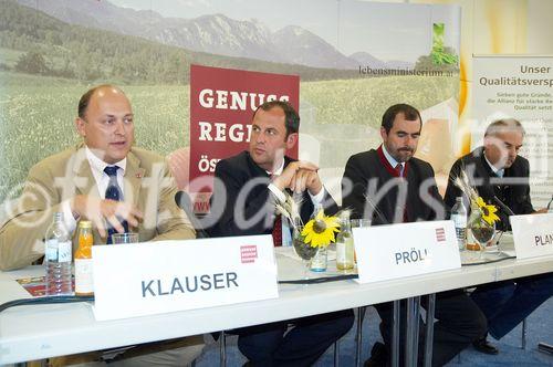 (c) fotodienst/Dan Carabas - Baden 03.09.06 - Festveranstaltung GENUSS REGIONEN ÖSTERREICH - FOTO: v.li.: CNH Steyr Österreich-Direktor Andreas Klauser, Bundesminister Josef Pröll , NÖ Agrar-Landesrat Josef Plank, Büroleiter Christian Milota 