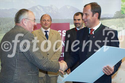 (c) fotodienst/Dan Carabas - Baden 03.09.06 - Festveranstaltung GENUSS REGIONEN ÖSTERREICH - FOTO: Auszeichnung der Genuss Regionen