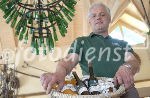 Karl Schwaighofer und seine
Familie sind Obstbauern in der Wachau.                                   