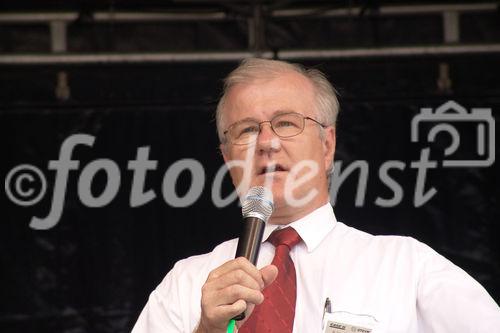 St. Valentin, CNH Österreich GmbH - 2006-06-21- Steyr-Hausmesse: Verkaufsleiter Dipl-Ing Rudi Hinterberger - Foto: www.iManufaktur.at