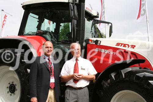 St. Valentin, CNH Österreich GmbH - 2006-06-21- Steyr-Hausmesse: CNH BusinessDirector Ing Andreas Klauser, Verkaufsleiter Dipl-Ing Rudi Hinterberger - Foto: www.iManufaktur.at