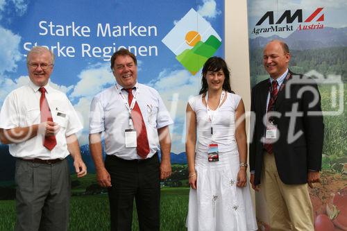 St. Valentin, CNH Österreich GmbH - 2006-06-21- Steyr-Hausmesse: Verkaufsleiter Dipl-Ing Rudi Hinterberger, Ing Reinhard Bistricky, Mag Eveline Fitzinger, CNH BusinessDirector Ing Andreas Klauser - Foto: www.iManufaktur.at