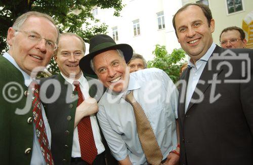 Landwirtschaftsminister Josef Pröll (re) mit Spar GF Steiermark, Erwin Schmuck, Landesrat Johann Seitinger und Landwirtschaftskammer-Chef Stmk Gerhard Wlodkowski (vre. n.li).