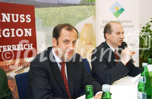 Steirische Verführung 2006 - gutbesuchte Veranstaltung mit Landwirtschaftsminister Josef Pröll in Graz, im Bild steirischer Landesrat Johann Seitinger (re)