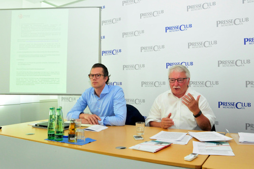 Worauf Unternehmen und ihre CIOs in ihren Cloud-Strategien achten müssen - diesen Fragen widmete sich der Presse-Roundtable im Presseclub München. Im Bild v.l.n.r.: Dr. Carlo Velten, Analyst und CEO der Crisp Research AG und Günter Untucht, Justiziar von Trend Micro