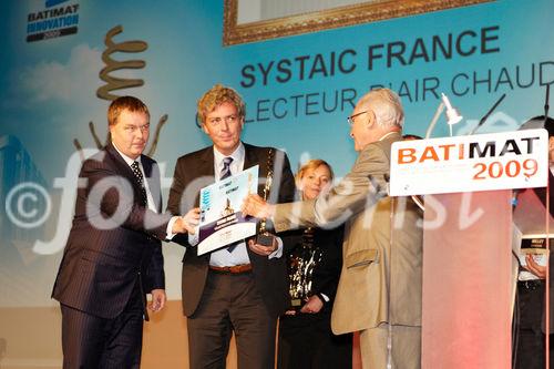 (c) fotodienst/Dan Carabas - Paris 2.11.2009 - Systaic gewinnt den BATIMAT Innovationspreis in Paris - FOTO: v.l.n.r Olaf Achilles ( SYSTAIC-Vorstand (CNO)), Christophe Vermersch  (Geschäftsführer Systaic France), Alain Maugard  (Präsident Qualibat)