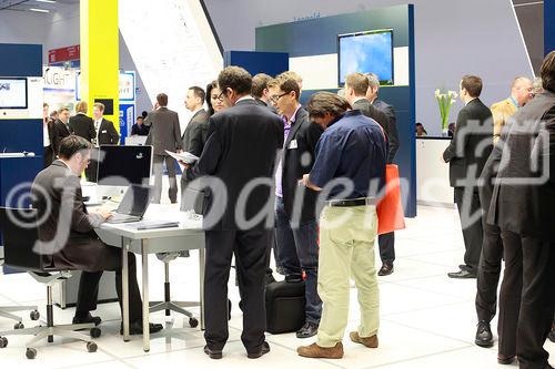 (c) Fotodienst/Kai Bornhak - München, den 27.05.2009 - 
Weltmarktführer SYSTAIC zeigt erstmals die konkrete Einbindung des Solardachs für PKW sowie die nächste Generation des vielfach preisgekrönten SYSTAIC Energiedachs.

