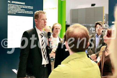 (c) Fotodienst/Kai Bornhak - München, den 27.05.2009 - 
Weltmarktführer SYSTAIC zeigt erstmals die konkrete Einbindung des Solardachs für PKW sowie die nächste Generation des vielfach preisgekrönten SYSTAIC Energiedachs.

