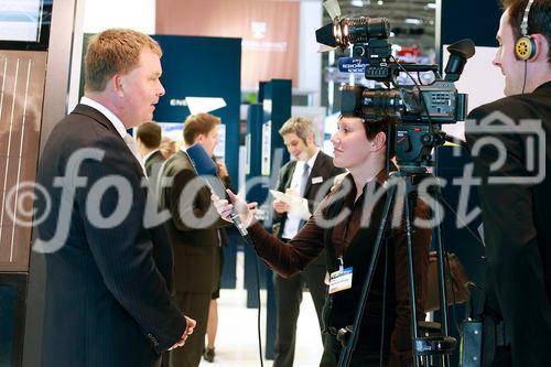 (c) Fotodienst/Kai Bornhak - München, den 27.05.2009 - 
Weltmarktführer SYSTAIC zeigt erstmals die konkrete Einbindung des Solardachs für PKW sowie die nächste Generation des vielfach preisgekrönten SYSTAIC Energiedachs.

