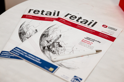 Über aktuelle Trends bei den großen Handelsketten sprach Horváth & Partners Handelsexperte Bernd Seufert mit dem Kommunikationschef des österreichischen Handelsverbands, Gerald Kühberger. Schwerpunkte waren die künftigen Herausforderungen des stationären Handels gegenüber dem immer stärker werdenden internationalen Online-Handel und die Strategien gegen Amazon, Apple, Facebook & Co.