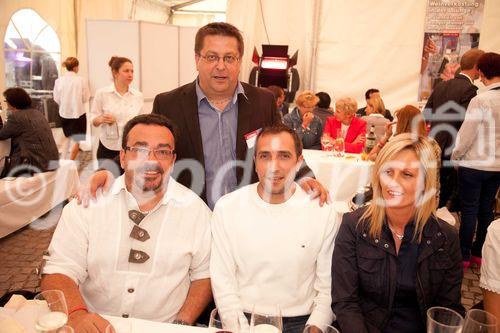 Anfang Juni lud Bauprofi Quester zum 20. Mal in Folge zu seinem traditionellen Spargelfest in Raasdorf. Über 800 Kunden, Lieferanten und Mitarbeiter folgten der Einladung. Im Bild: 