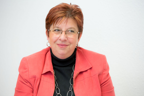  (c) fotodienst / Anna Rauchenberger - Wiener Neudorf, am 15.05.2014 -  Pressegespraech im Rathaus Wiener Neudorf über den Bildungscampus, die Absiedlung von Palmers, die Entwicklung der Wirtschaft in Wiener Neudorf und die Zunahme des LKW-Verkehrs auf der Südautobahn. FOTO Helga Reinsberger, Amtsleiterin Rathaus Wiener Neudorf: