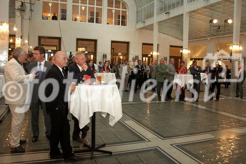 (C) fotodienst/Anna Rauchenberger - Wien 13.09.2006 - Die Fotodokumentation von Werken österreichischer Baumeister tourt im Baumeister-Show-Truck durch alle Landeshauptstädte. FOTO: Gäste.