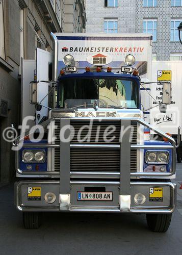 (C) fotodienst/Anna Rauchenberger - Wien 13.09.2006 - Die Fotodokumentation von Werken österreichischer Baumeister tourt im Baumeister-Show-Truck durch alle Landeshauptstädte. 