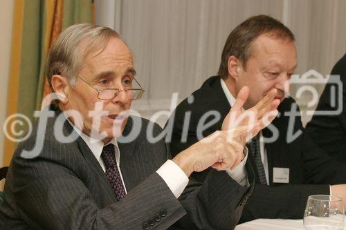 (C) fotodienst/Anna Rauchenberger - Wien 04.04.2006 - Fit und schlank ohne Diät mit der Pirafit-Methode. FOTO: Univ. Prof. Dr. Michael Kunze (Vorstand des Instituts für Sozialmedizin der Universität Wien) und Hans Günther Loher (Geschäftsführer Präventionszentrum Pirawarth).