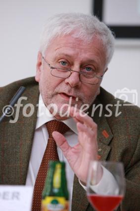 Die Krise treibt den Baupfusch in neue Höhe, was tun?(C) fotodienst, Martina DraperFoto: vlnr: Prof. Dr. Dr.c.mult. Friedrich Schneider, Johannes Kapler Universität Linz, Institut für Volkswirtschaftslehre